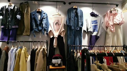 芝麻e柜品牌折扣店加盟_女装折扣店加盟_深圳市格蕾斯服饰