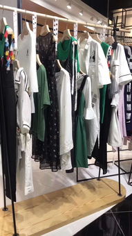 深圳一线高端大码女装乐町19夏季品牌女装折扣尾货库存走份批发